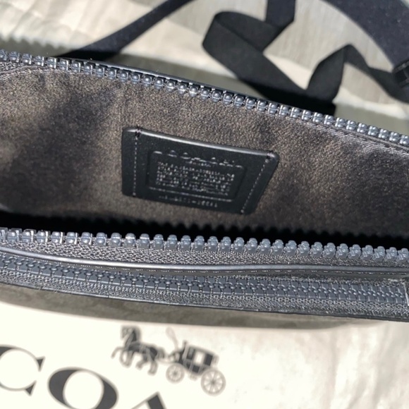 Authentic Coach crossbody - Picture 3 of 6